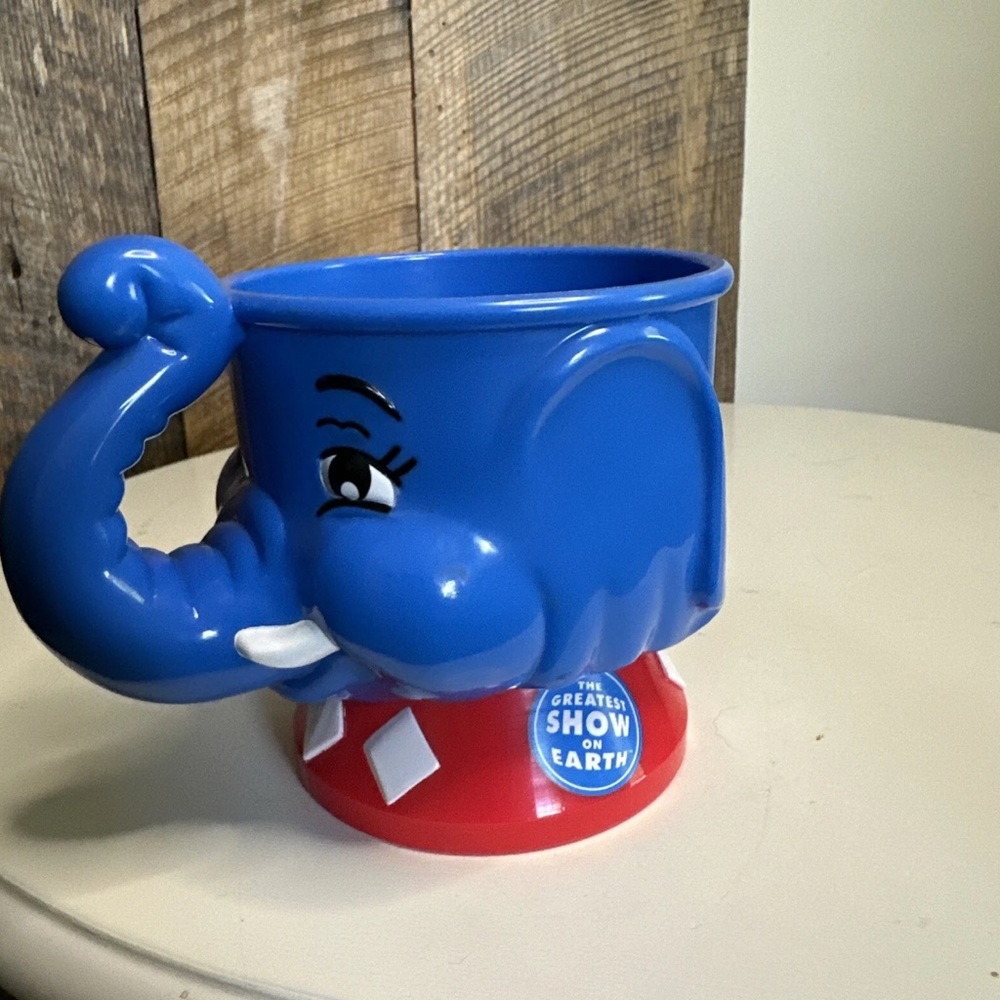Vintage Ringling Brother & Barnum Bailey Greatest Show On Earth Elephant Cup/mug